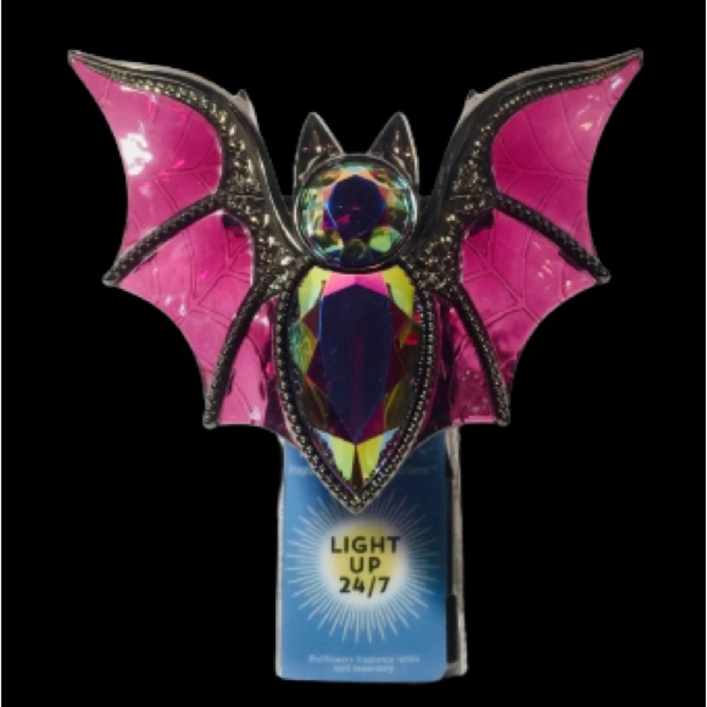 Bejeweled Bat Nightlight
Wallflowers Fragrance Plug